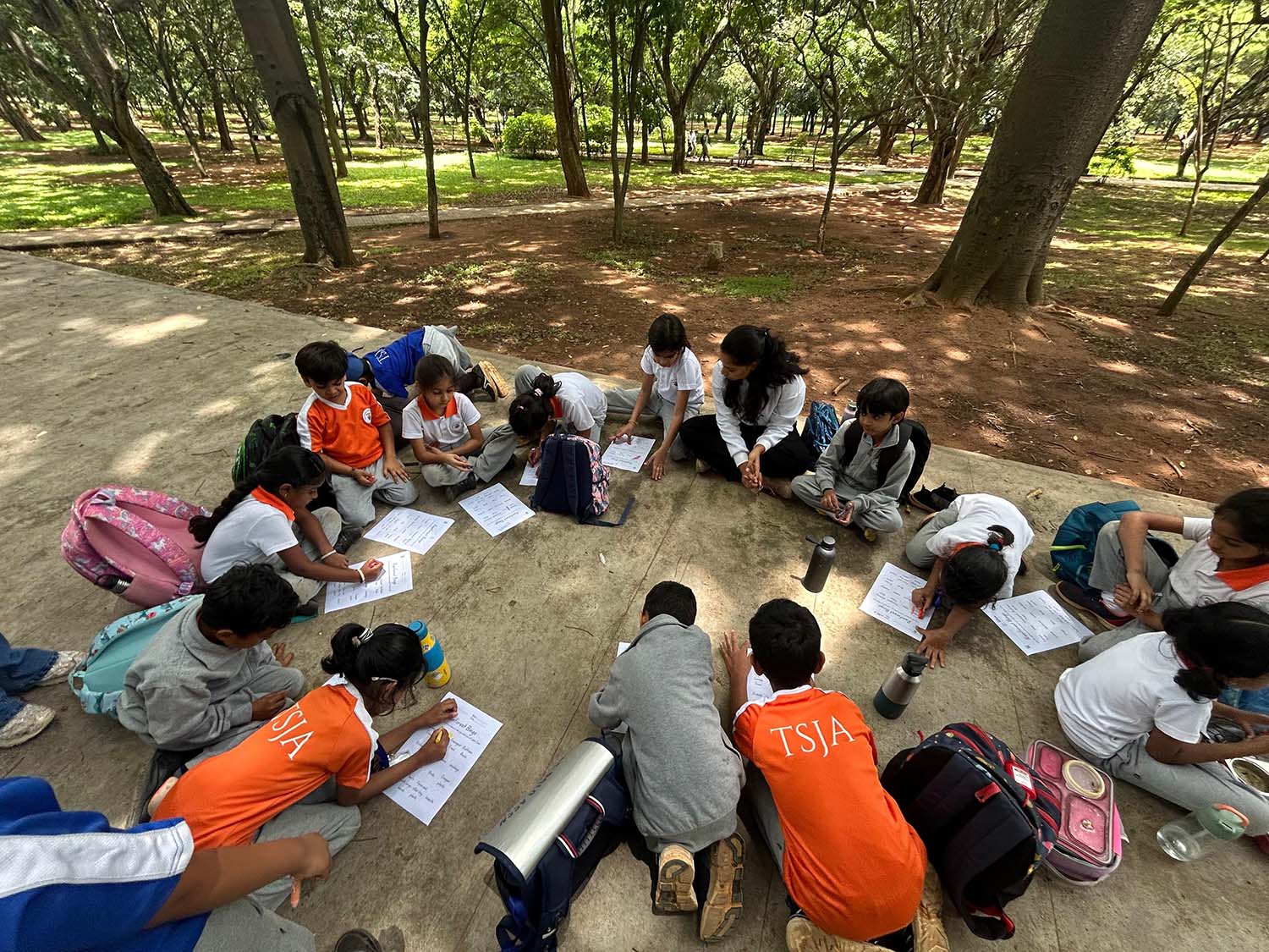 Students learning at Shishya Jigyasa
